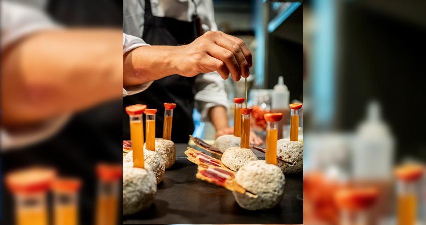 Estudiante de Gastronomía de UABCS Los Cabos realiza prácticas profesionales en restaurante de alta cocina en el extranjero