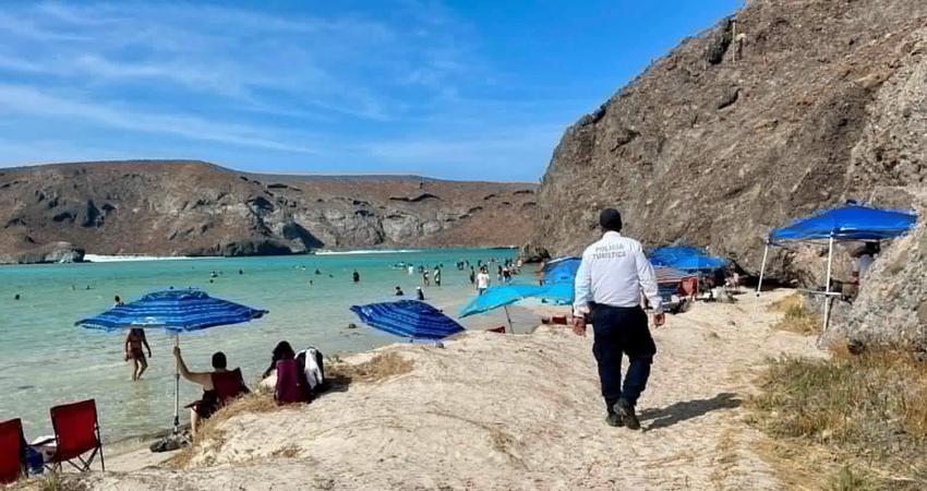 Continúan recorridos de apoyo y vigilancia en playas de La Paz durante el verano