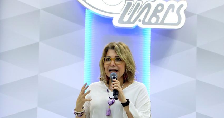 UABCS recibe a directora general del CENEVAL para abordar retos de la educación superior