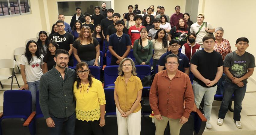 Presentan en la UABCS obra sobre la historia del pensamiento económico