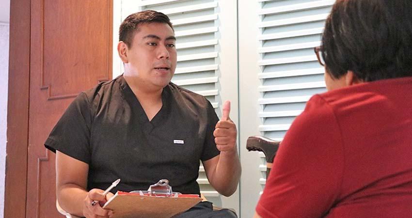 Realiza Salud jornadas preventivas para personas adultas mayores