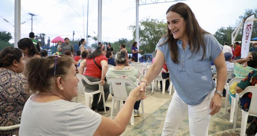 Atiende Ayuntamiento de La Paz necesidades de familias de Calafia con “Presidenta en tu Barrio”
