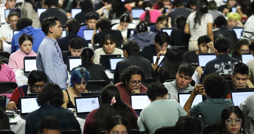UNAM abre más de 2 mil lugares para quienes no pasaron examen de control