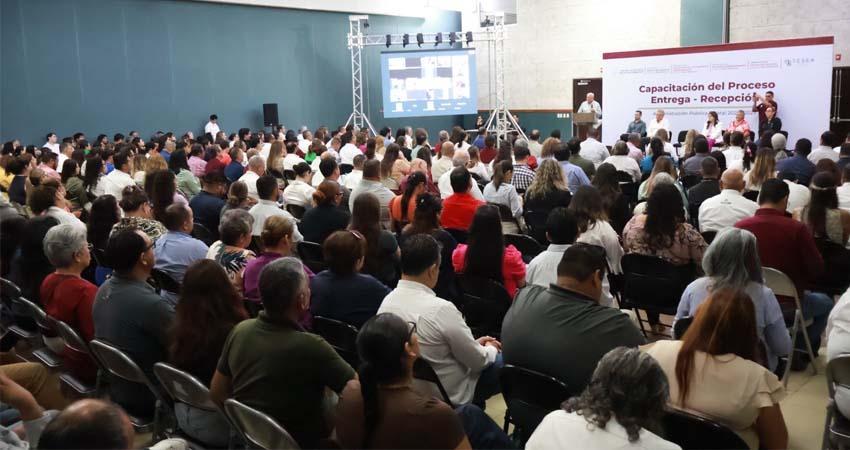 Encabeza Víctor Castro última jornada de capacitación para la entrega-recepción
