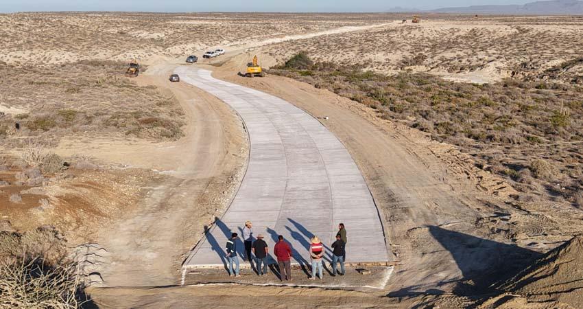 Supervisa SEPUIMM avance del 40% en la pavimentación del camino Bahía Asunción-Punta Prieta