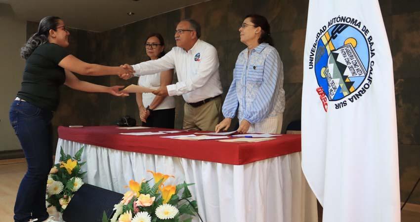 UABCS reconoce a estudiantes con los mejores promedios de Humanidades