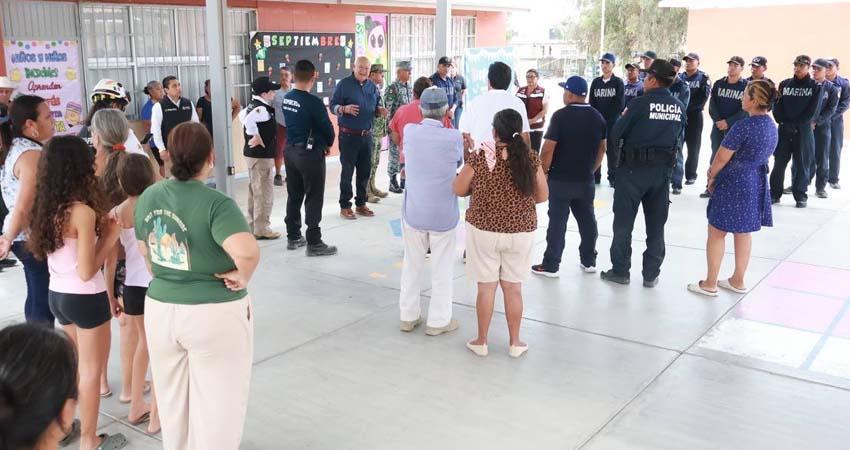 Supervisan Víctor Castro y coordinadora nacional de Protección Civil refugios ante la llegada de Polo