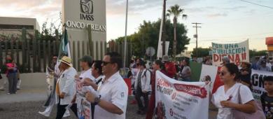 Segunda marcha del IMSS llega a Urgencias del Hospital General de Zona No. 1