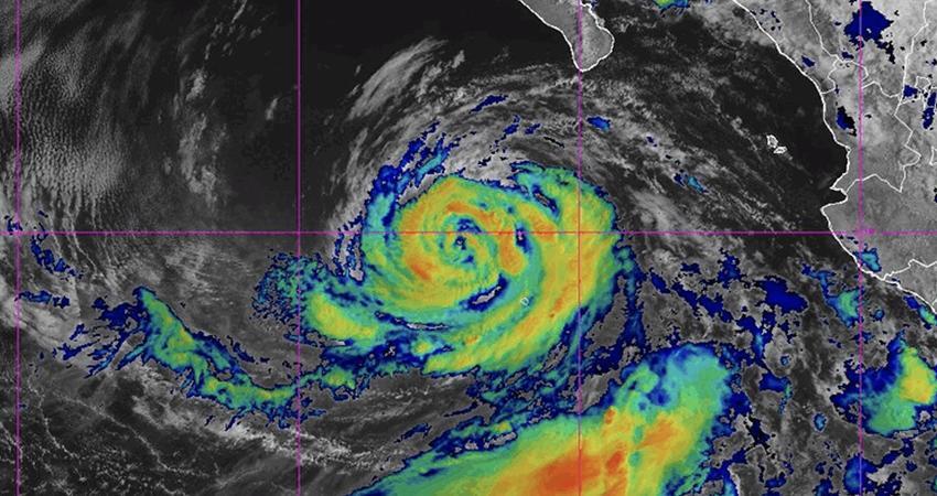 Se aleja huracán Rachel categoría 1, persistirán efectos en el sur de BCS