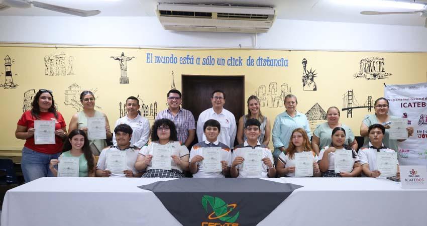 Entrega ICATEBCS 39 constancias a comunidad escolar y administrativa de Los Cabos