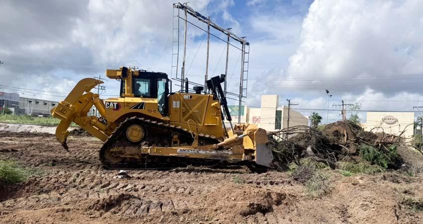 Continúa Ayuntamiento de La Paz con limpieza y atención de cauces para mejorar el escurrimiento de agua