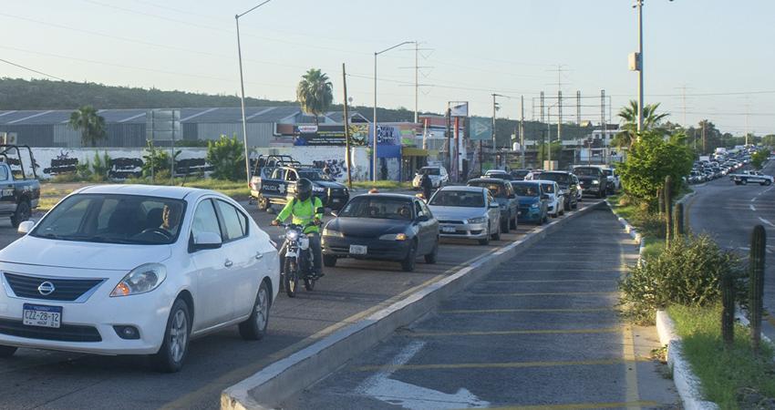 Trabajadores del IMSS bloquean Forjadores durante más de tres horas; siguen sin respuesta