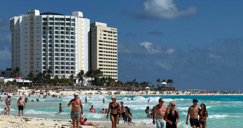 Turistas internacionales gastan 8.1% más en México
