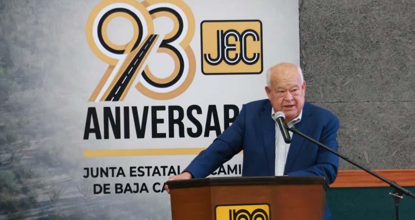 Conmemora Víctor Castro el Día del Caminero junto al personal de la JEC