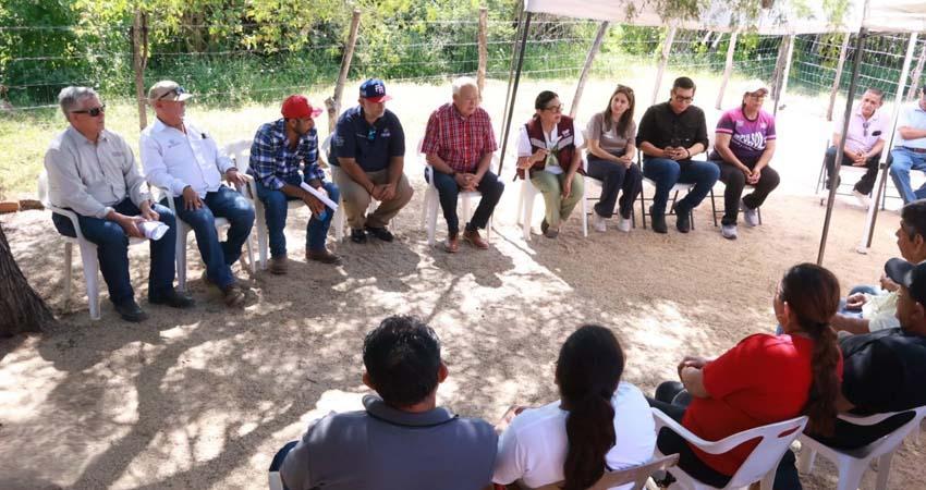Atiende gobernador Víctor Castro necesidades de comunidades rurales del municipio de La Paz