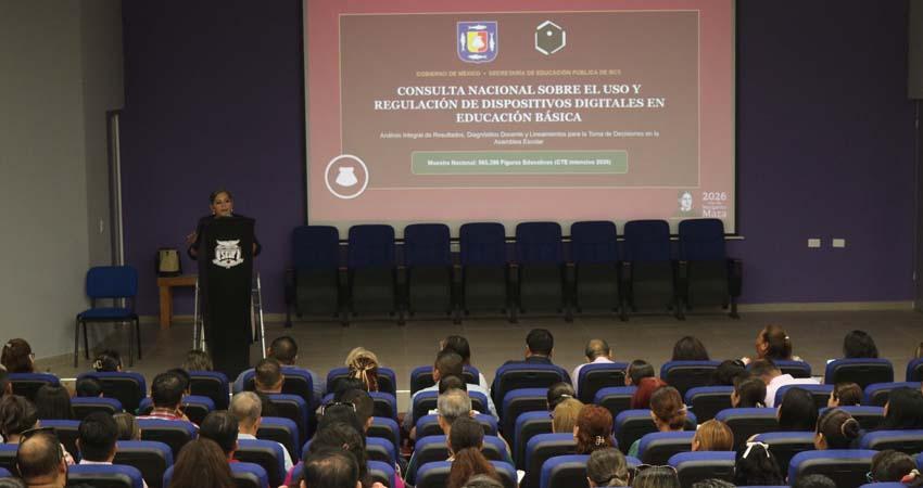 Realizan asambleas informativas sobre uso de celulares con más de 300 asistentes en La Paz