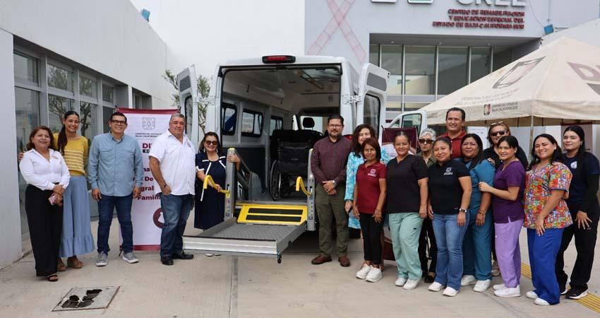 Entrega SEDIF dos unidades adaptadas al CREE BCS y a la Casa de Día