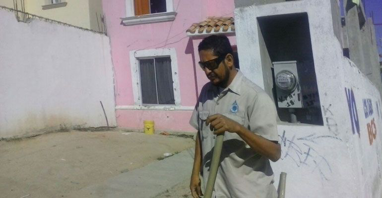 Ciudadana josefina denuncia acto de soborno de una cuadrilla de Oomsapas 