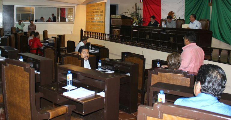 Niegan diputados y regidores crear un bono para su liquidación