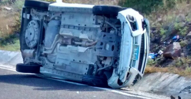 Mañana de volcaduras y vehículos incendiados