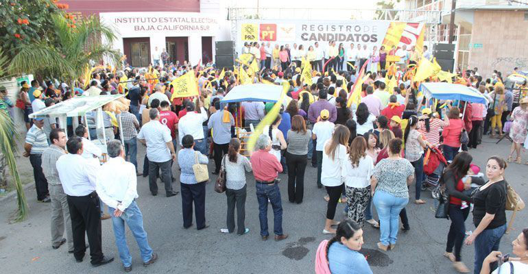 Con más ganas que con gente, se registra Jesús Druk para gobernador