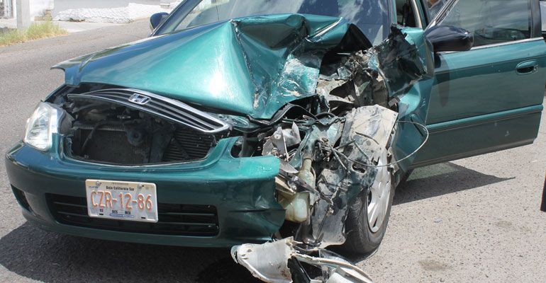 ¡Por no hacer el alto! Cuatro vehículos se impactan en Madero y Bravo