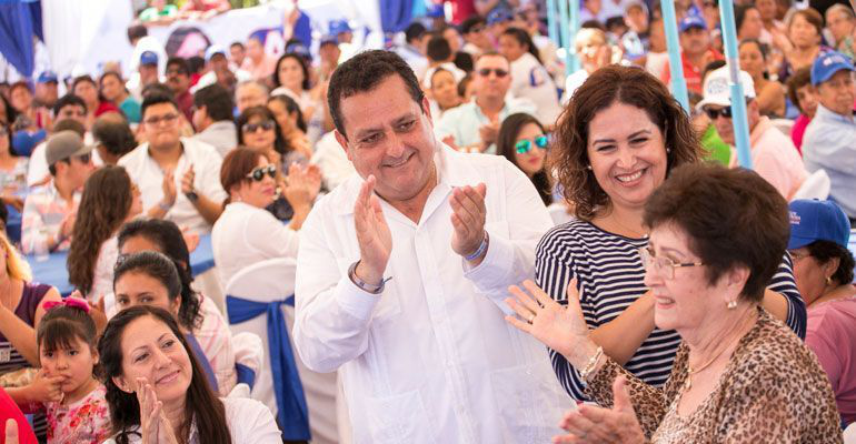 Pide Carlos Mendoza ser contratado como el gobernador de BCS