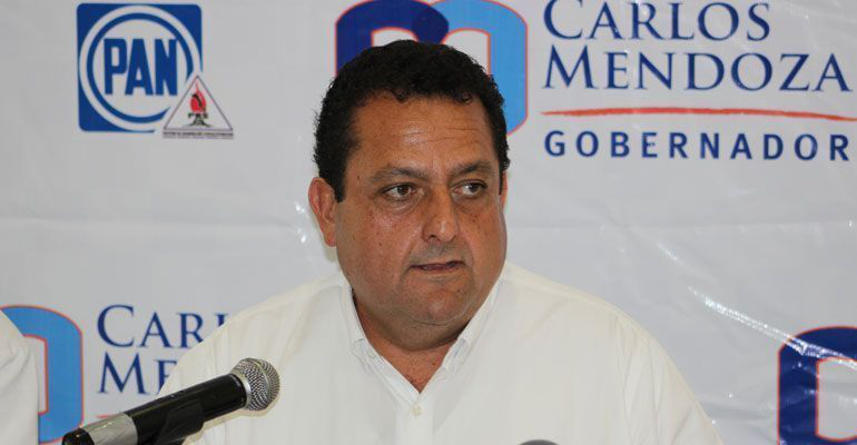 Presenta Carlos Mendoza su declaración patrimonial; exhorta al resto de candidatos a hacer lo conducente