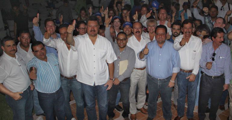 Se suman cientos de priístas al proyecto de gobierno del PAN y PRS