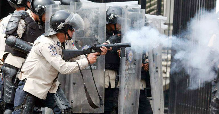 60 detenidos en protestas en EE.UU.