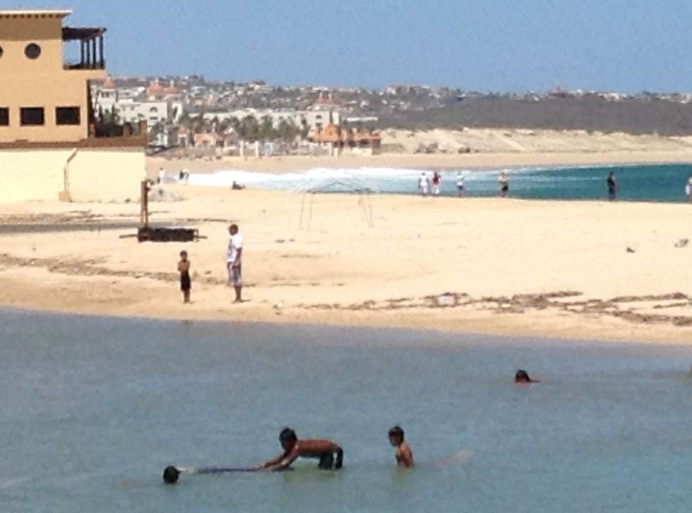 Cierran el puerto a la navegación por fuerte oleaje y mar de fondo