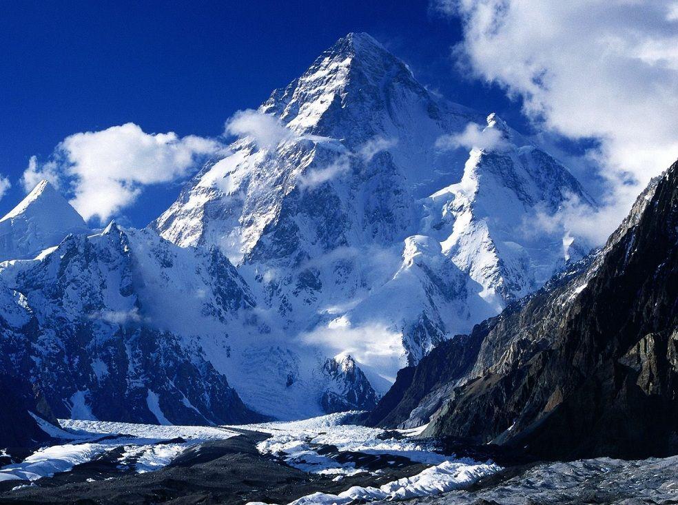 Nepal podría cancelar ascensos al Everest tras terremoto