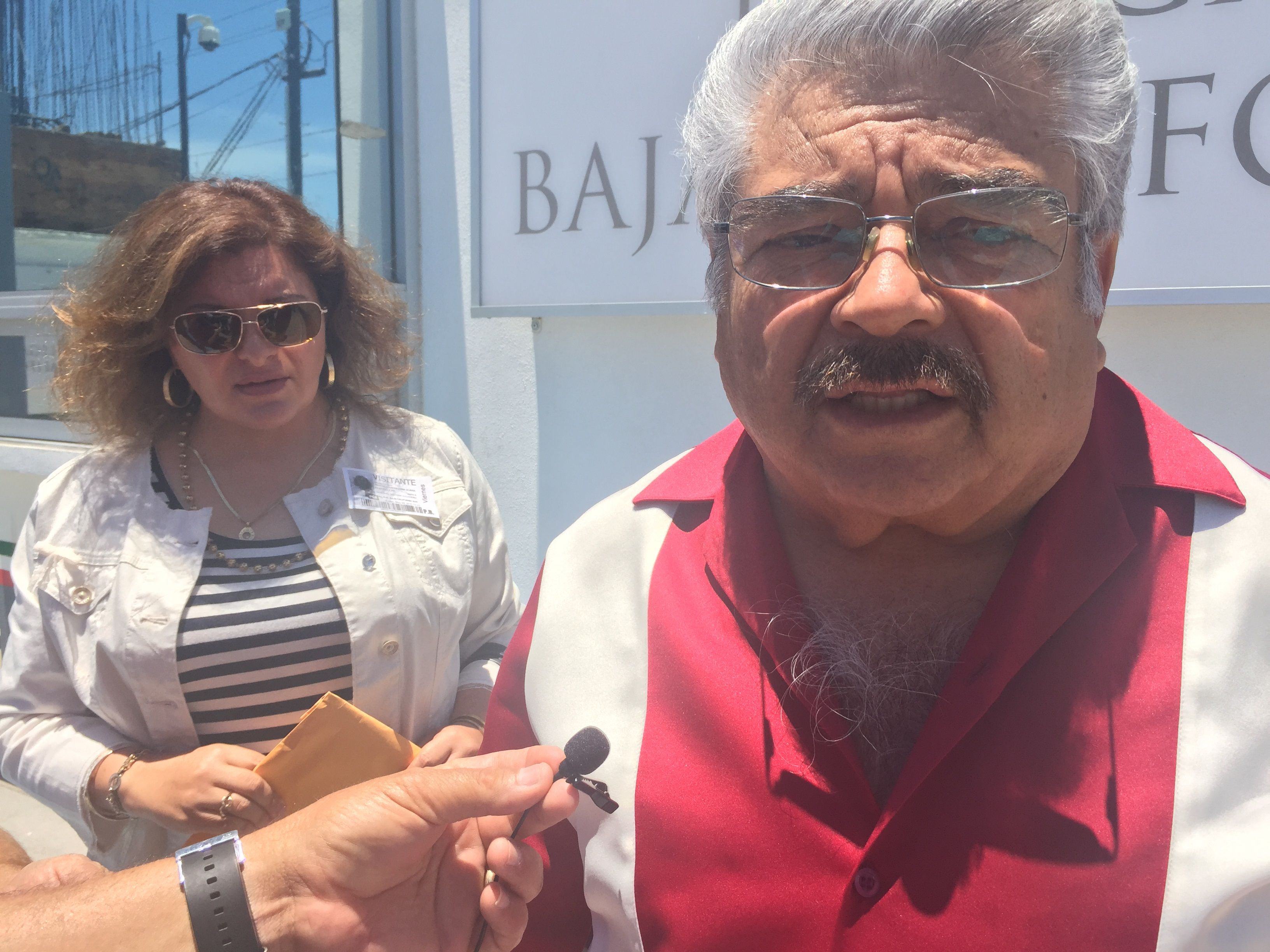 Y saliendo de la firma presentó el PRI denuncia penal contra el candidato del PAN