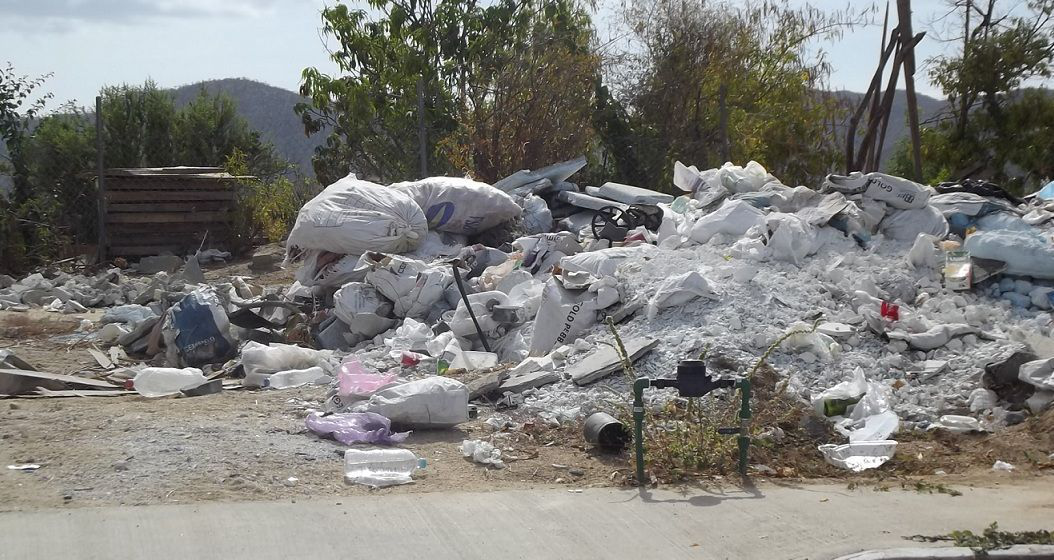 Piden ciudadanos de los Cabos BCS que se sancione a quienes arrojen  basura y escombro en lotes baldíos