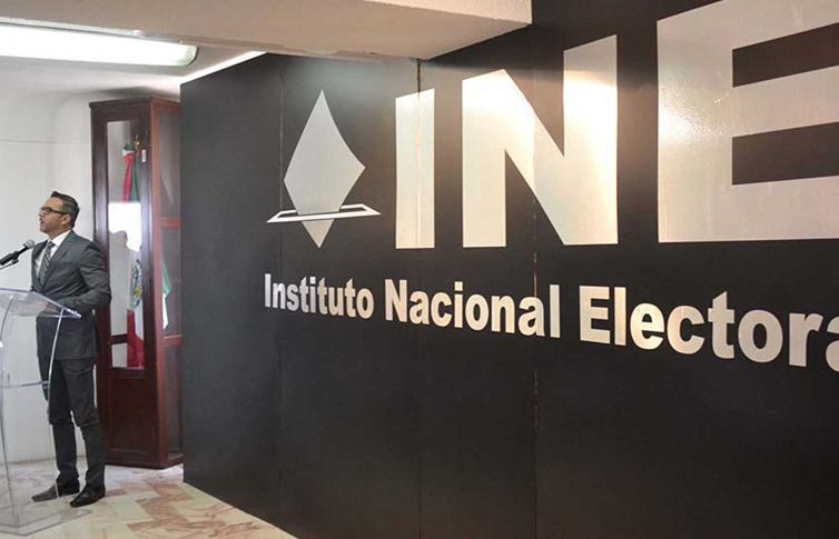 Acusa INE premeditada intención de lastimarlo