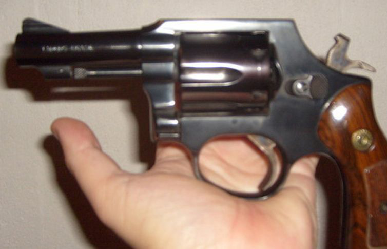 Individuo intentó suicidarse con un revolver en la Márquez de León