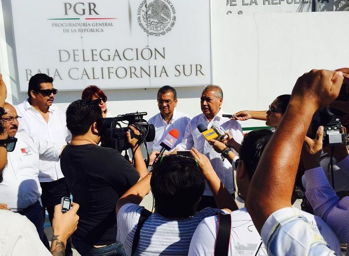 En estos momentos periodistas de diferentes medios de comunicación se manifiestan para pedir paz por La Paz