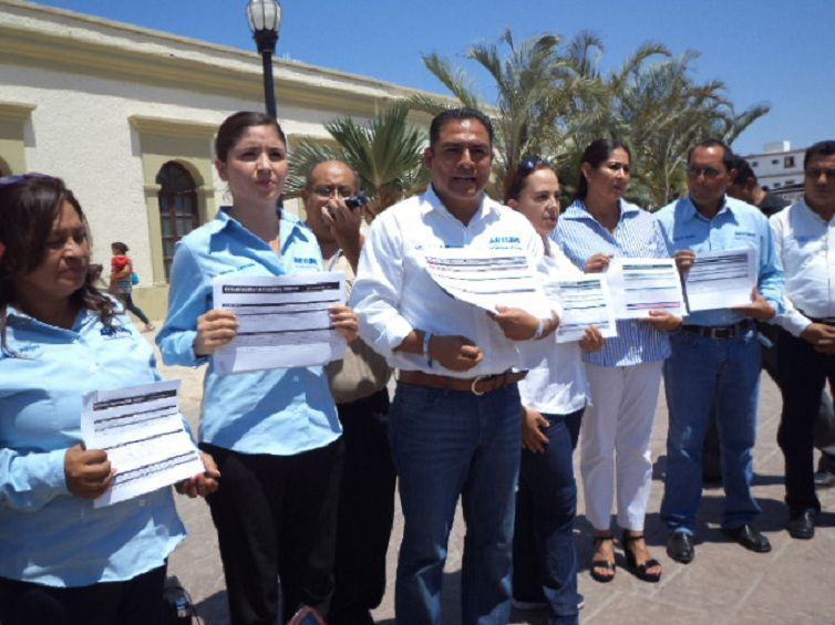 Somos un equipo competitivo y transparente, aseguró de la Rosa al presentar su 3 de 3