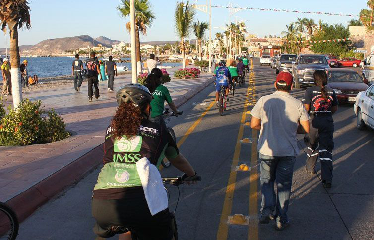 ¡Buscan garantizar la seguridad de los ciclistas! BCSicletos y candidatos a la presidencia municipal firman Pacto de Movilidad