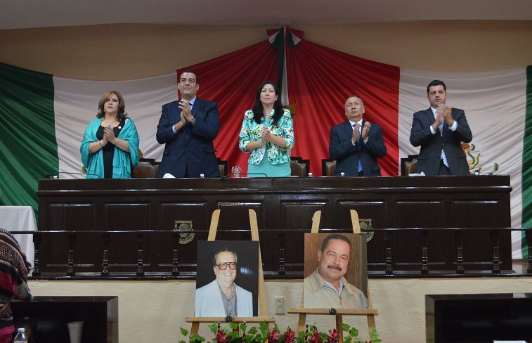 Entregó el Congreso medallas post mortem a Raúl Zavala y Adolfo Lucero