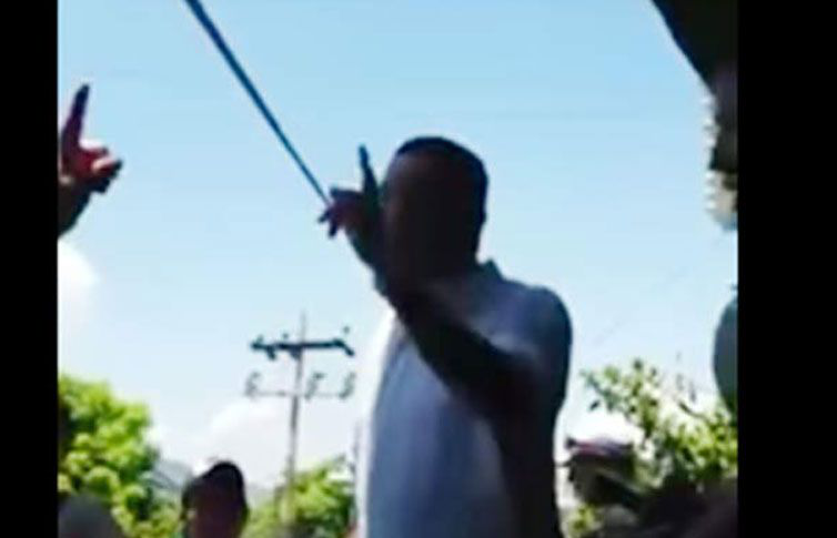 Reclama primo de Evodio Velázquez devolución de becas por no votar por PRD