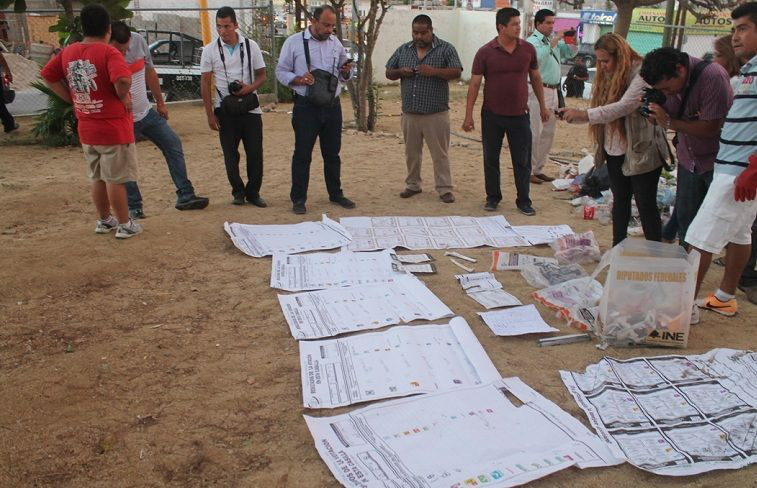 Se caldean los ánimos en SJC tras la aparición de urnas y boletas electorales entre la basura