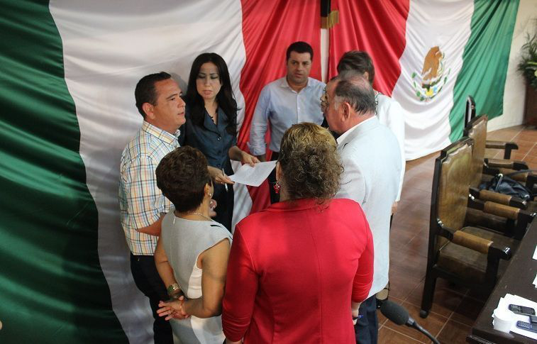 Se calentaron los ánimos en el Congreso local al tocar el tema del alumbrado público; piden que se cancele la concesión