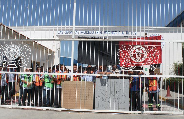 Estalla huelga de trabajadores de Cervecería Pacífico; exigen mejores condiciones laborales