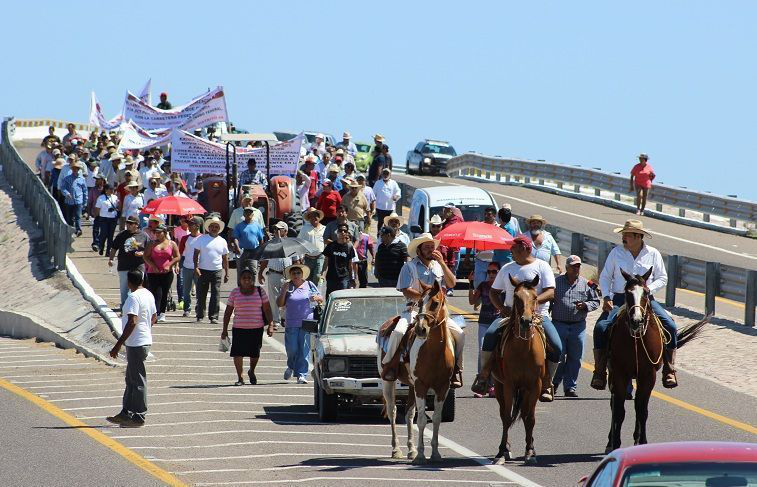 Conflicto entre SCT y ejidatarios podría acabar en bloqueo de carreteras