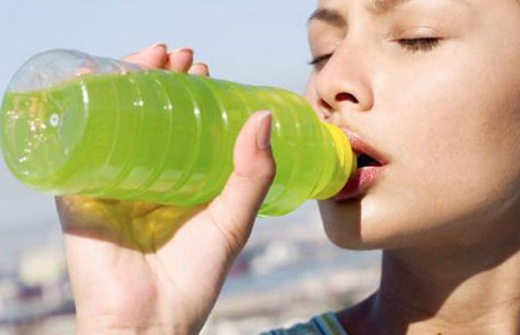 Bebidas hidratantes en exceso pueden ocasionar la muerte