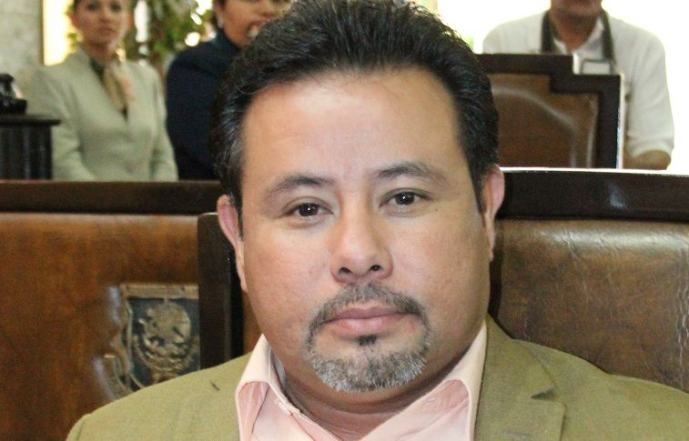 Arremete diputado del PAN contra la sociedad gay; Convoca a marchar en contra de la comunidad