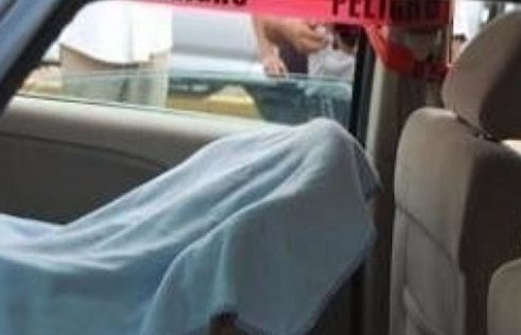 Olvidan 9 horas a una bebé en el auto y muere deshidratada