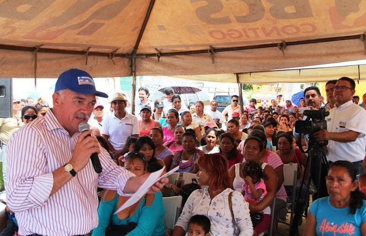 Continúa el Gobernador entregando obras e iniciando nuevas