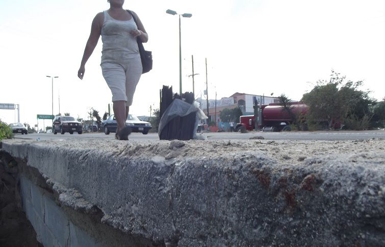 En el olvido, la rehabilitación de banquetas y zonas peatonales: ciudadanos